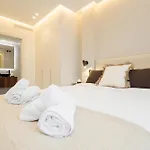 Modern First Floor Apartment, With Private Terrace Garden And Barbecue, In First Line Of Aloha Golf, In Nueva Andalucia