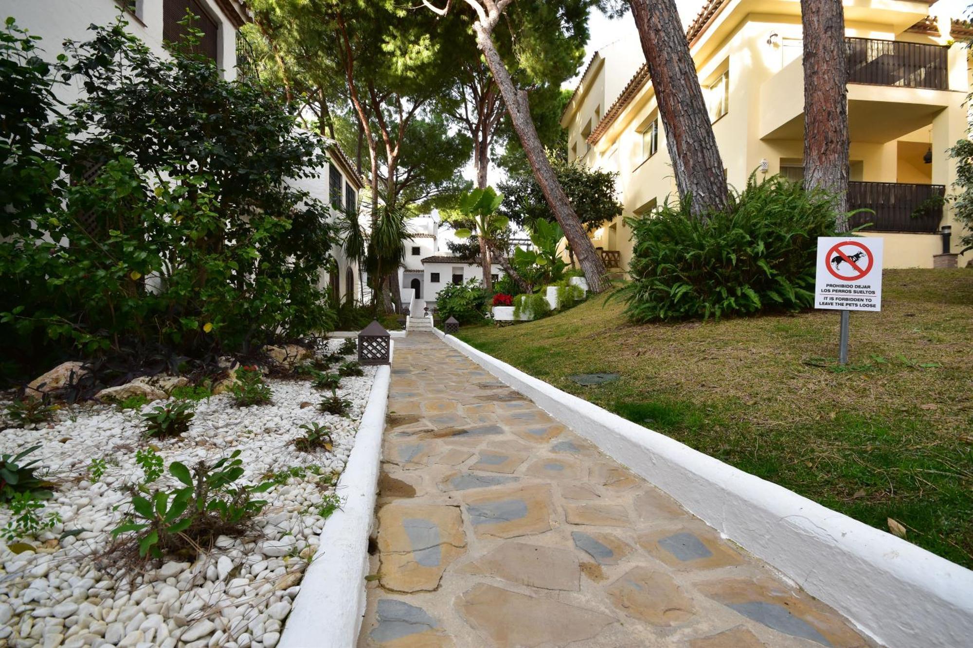 Apartment Modern First Floor Apartment, With Private Terrace Garden And Barbecue, In First Line Of Aloha Golf, In Nueva Andalucia