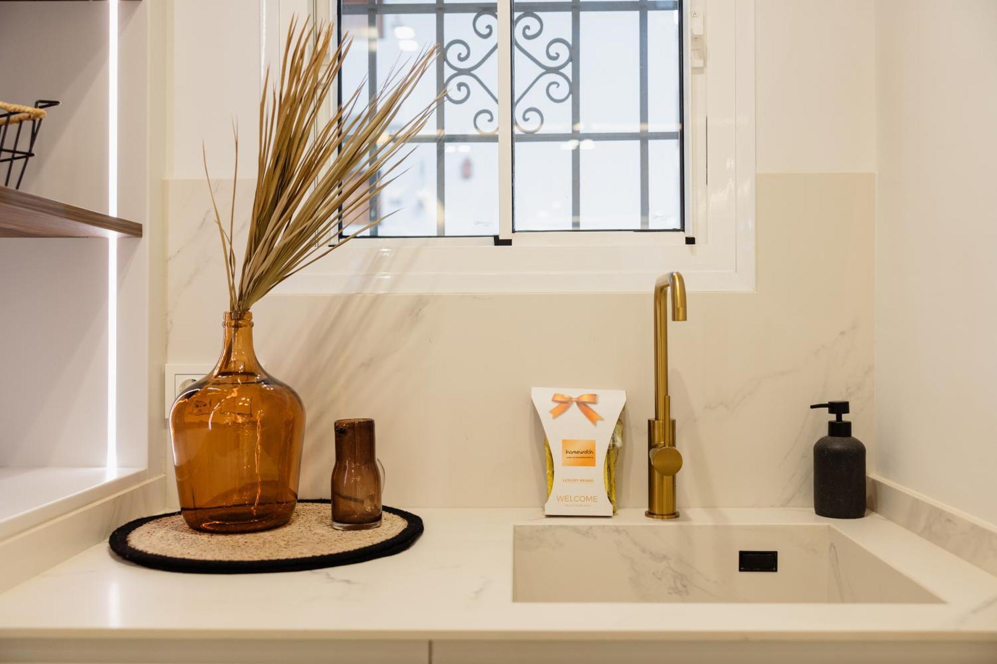 Modern First Floor Apartment, With Private Terrace Garden And Barbecue, In First Line Of Aloha Golf, In Nueva Andalucia Apartment