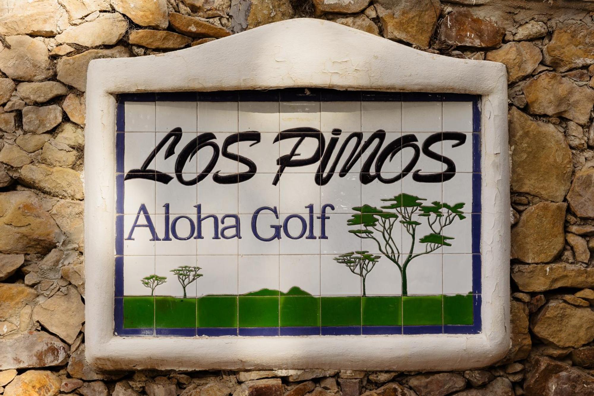 Modern First Floor Apartment, With Private Terrace Garden And Barbecue, In First Line Of Aloha Golf, In Nueva Andalucia Apartment
