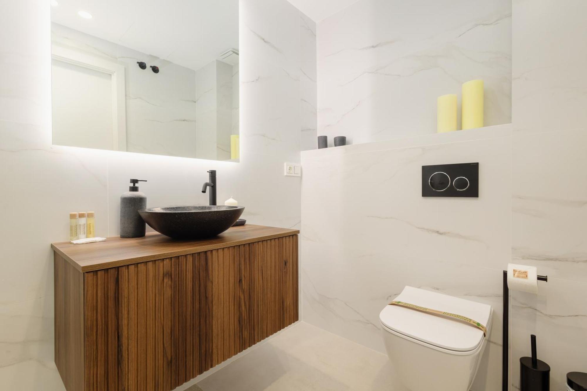 Modern First Floor Apartment, With Private Terrace Garden And Barbecue, In First Line Of Aloha Golf, In Nueva Andalucia Apartment *
