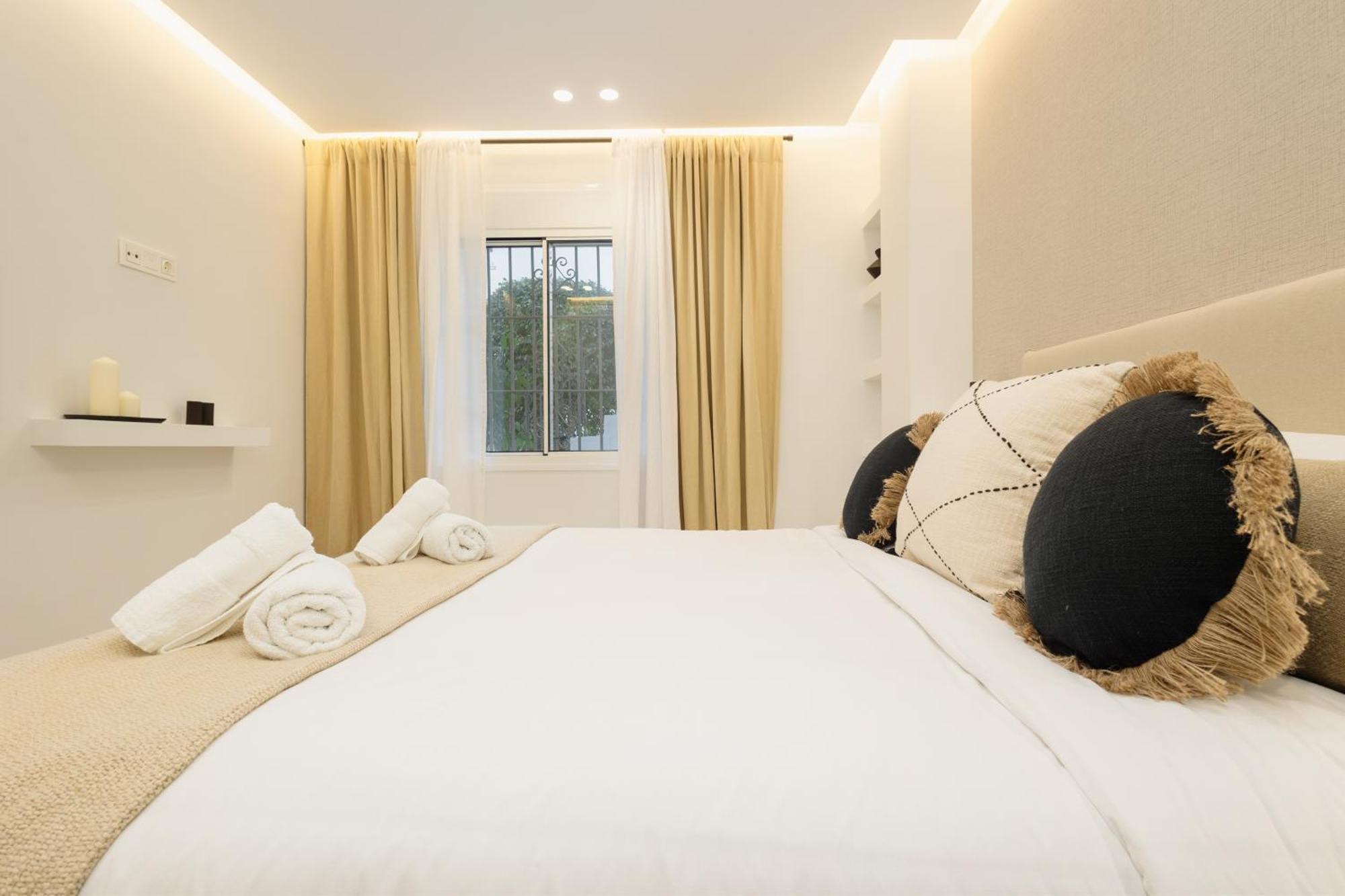 Modern First Floor Apartment, With Private Terrace Garden And Barbecue, In First Line Of Aloha Golf, In Nueva Andalucia Apartment *