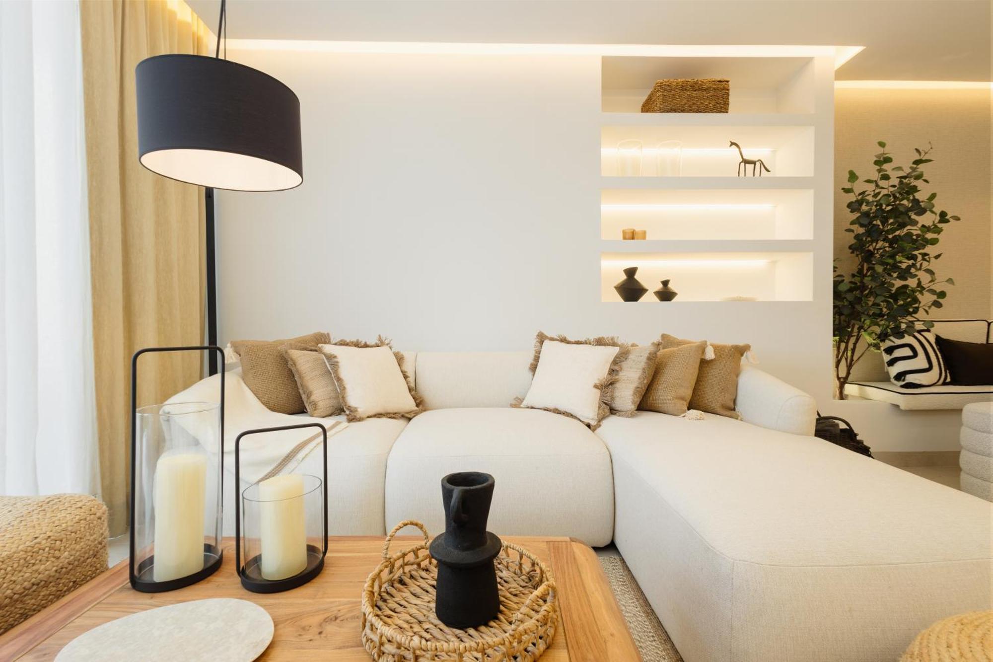 Modern First Floor Apartment, With Private Terrace Garden And Barbecue, In First Line Of Aloha Golf, In Nueva Andalucia Apartment