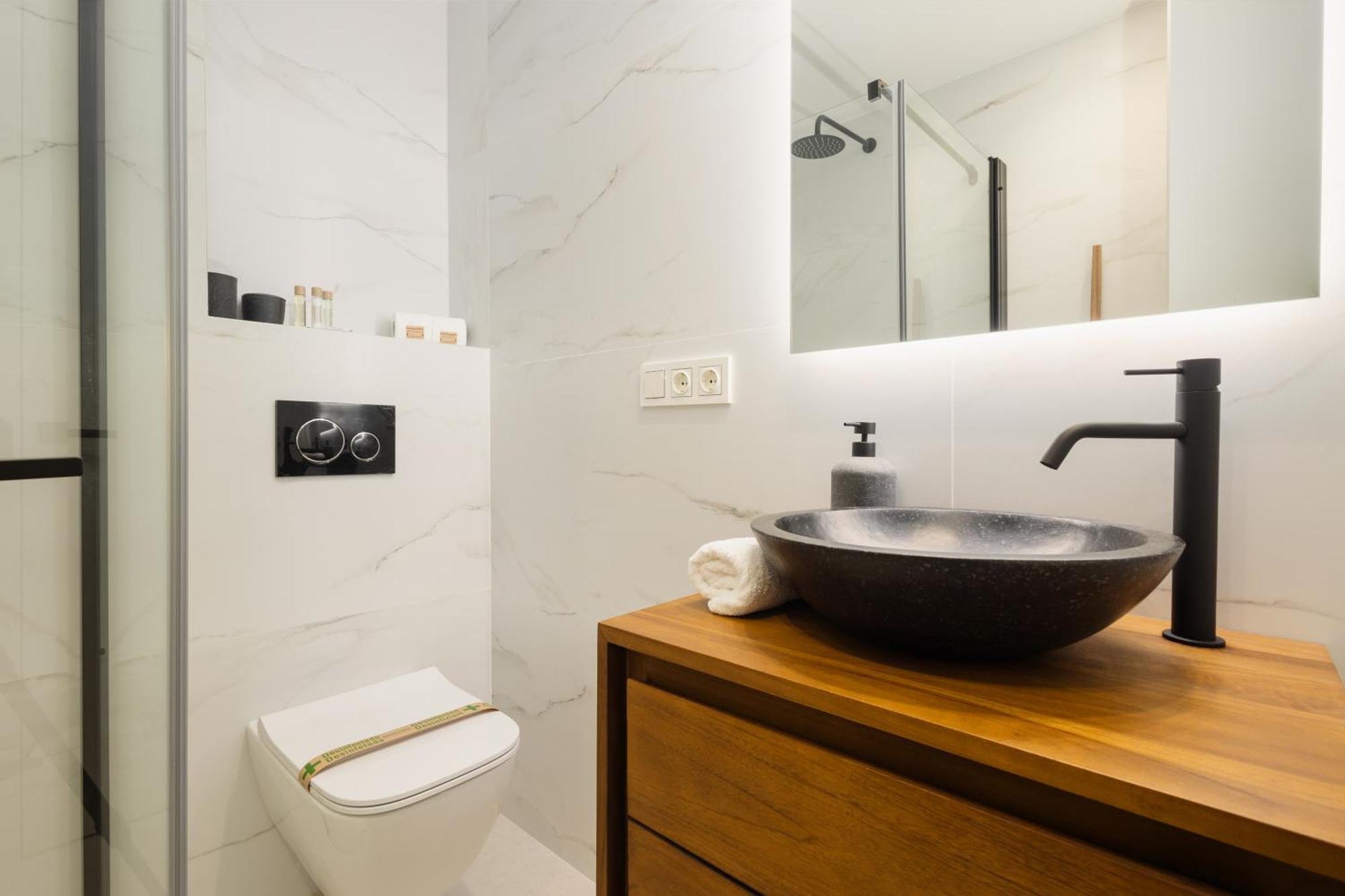 Apartment Modern First Floor Apartment, With Private Terrace Garden And Barbecue, In First Line Of Aloha Golf, In Nueva Andalucia Marbella