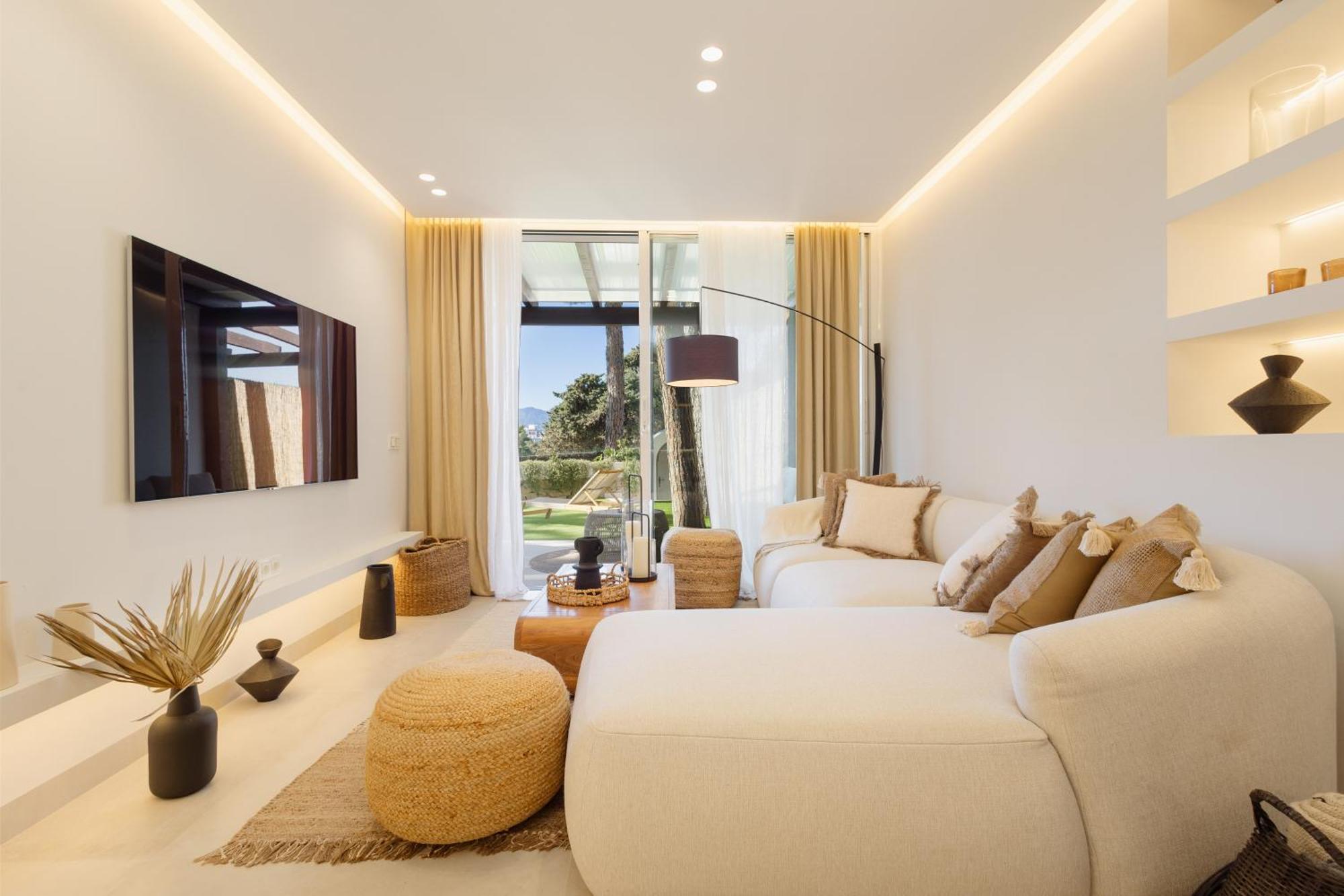 Apartment Modern First Floor Apartment, With Private Terrace Garden And Barbecue, In First Line Of Aloha Golf, In Nueva Andalucia Marbella