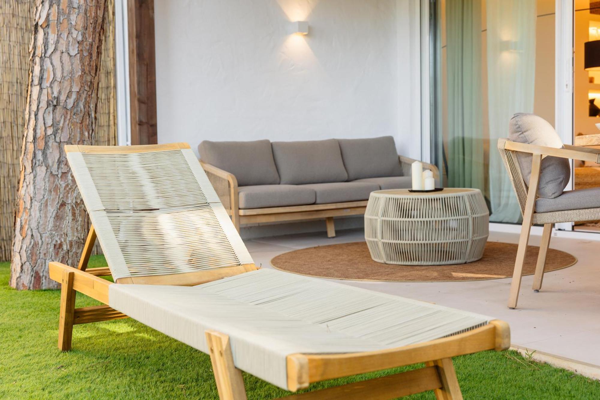 Modern First Floor Apartment, With Private Terrace Garden And Barbecue, In First Line Of Aloha Golf, In Nueva Andalucia Marbella
