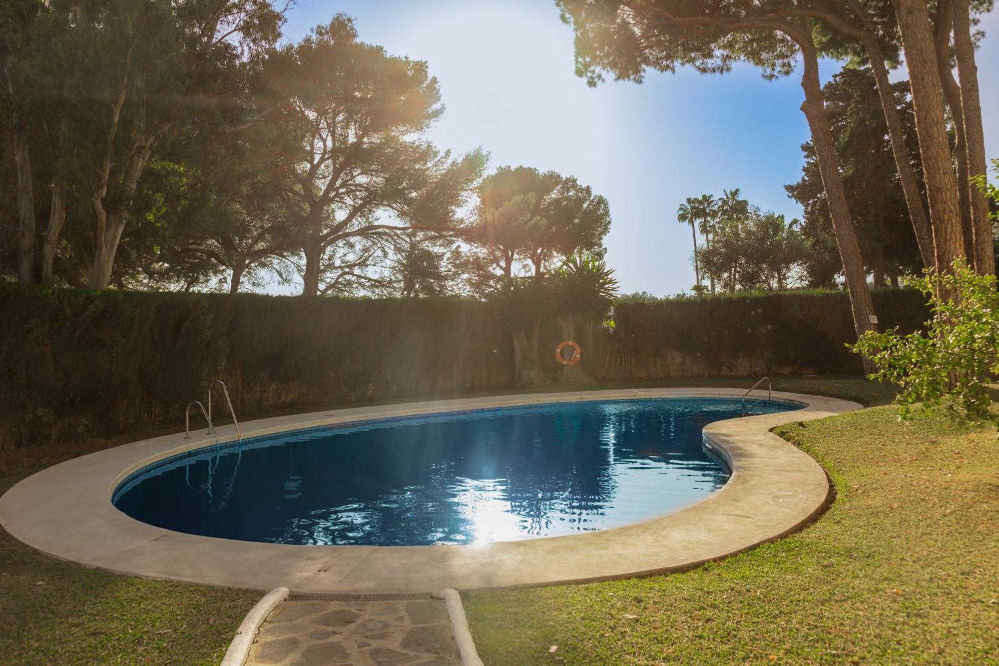 Apartment Modern First Floor Apartment, With Private Terrace Garden And Barbecue, In First Line Of Aloha Golf, In Nueva Andalucia Marbella