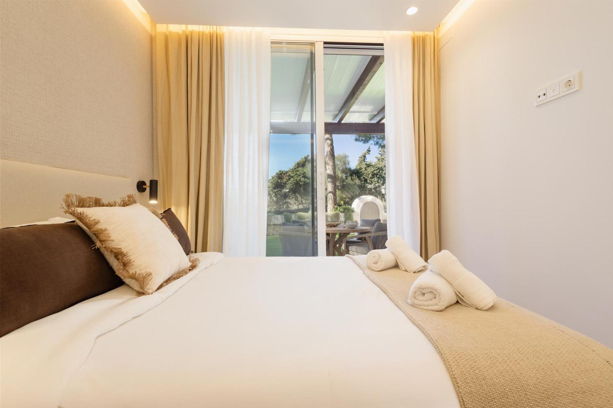 Modern First Floor Apartment, With Private Terrace Garden And Barbecue, In First Line Of Aloha Golf, In Nueva Andalucia Apartment Marbella