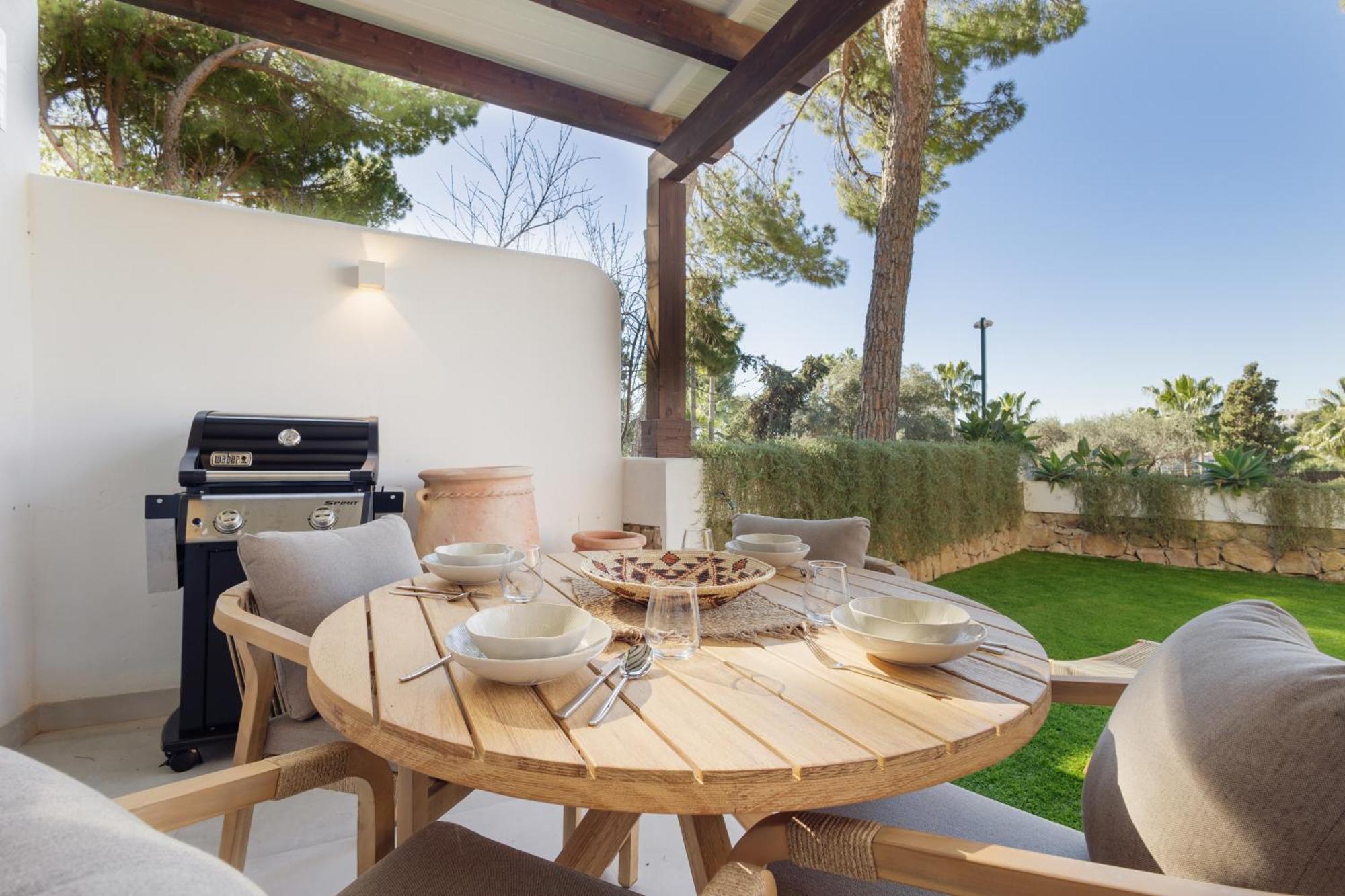 Modern First Floor Apartment, With Private Terrace Garden And Barbecue, In First Line Of Aloha Golf, In Nueva Andalucia Marbella