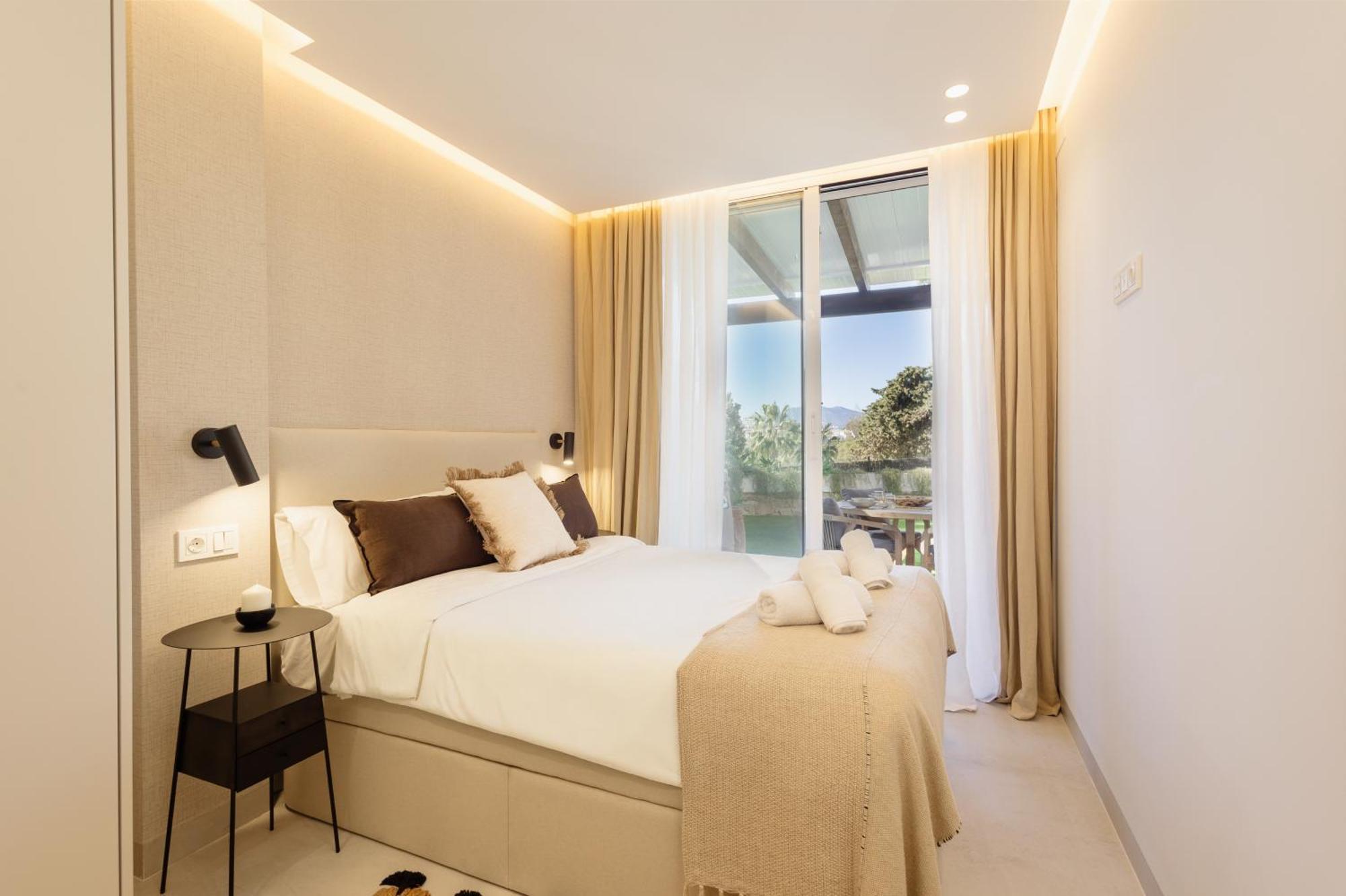 Modern First Floor Apartment, With Private Terrace Garden And Barbecue, In First Line Of Aloha Golf, In Nueva Andalucia Apartment Marbella
